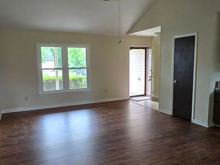 112 Totem Ct — Photo 9
