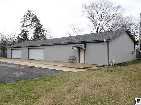 2nd image of 121 Rosewood St