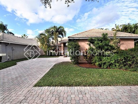 2nd image of 5242 Grande Palm Cir