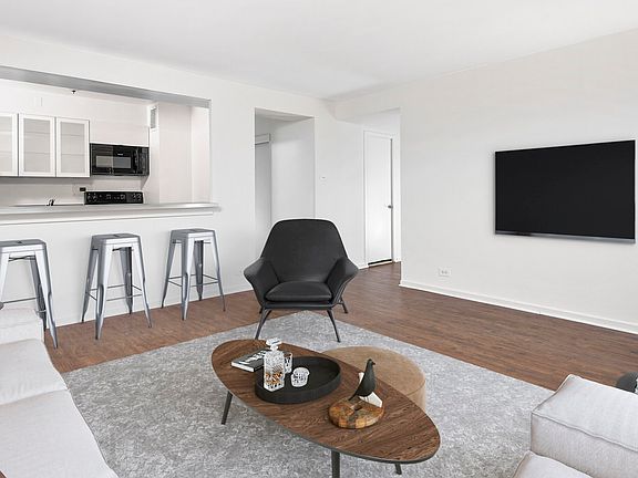 4th image of 3130 N Lake Shore Dr APT 616
