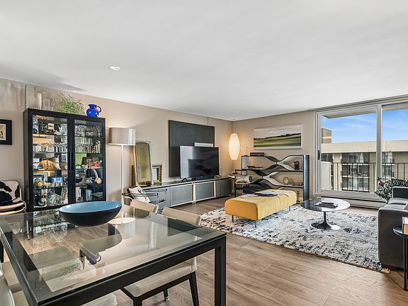 5th image of 6033 N Sheridan Rd APT 39L