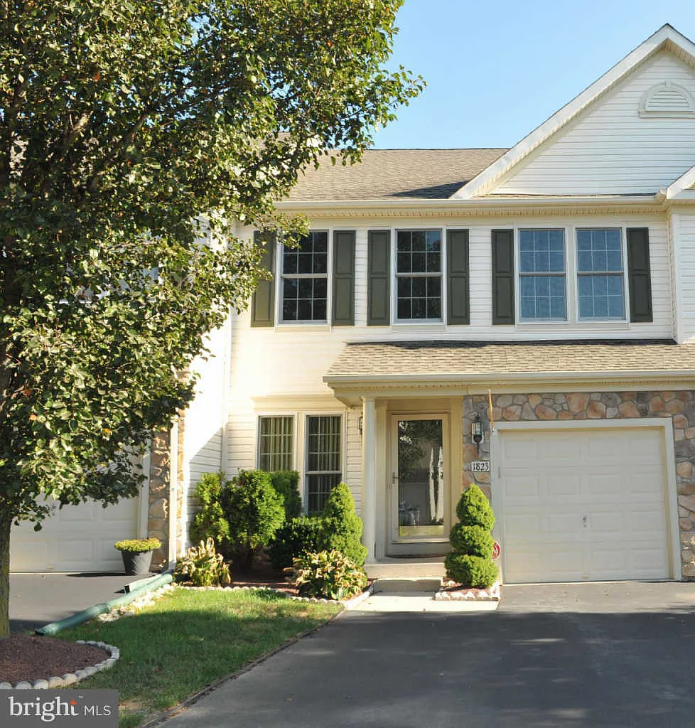 1823 Adams Way photo 1