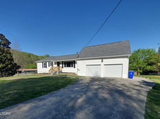 105 Ford Ave, Harriman, TN 37748