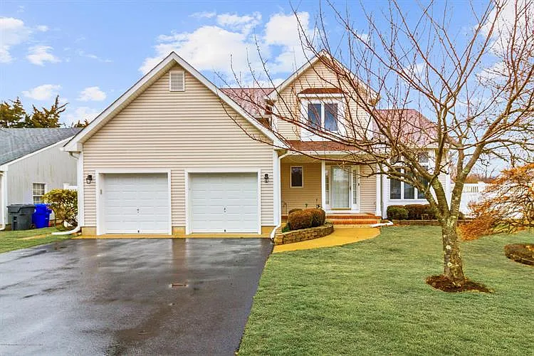 10 Diane Dr photo 1