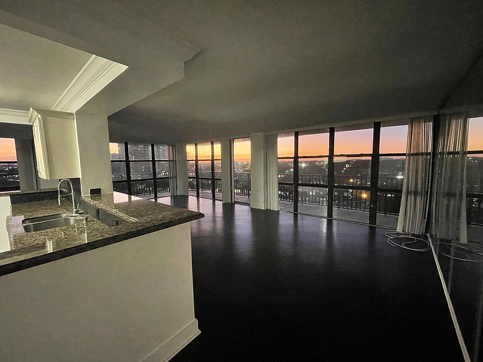 The living room space is great with amazing views and very spacious, can fit an office, a dining area and sofas.