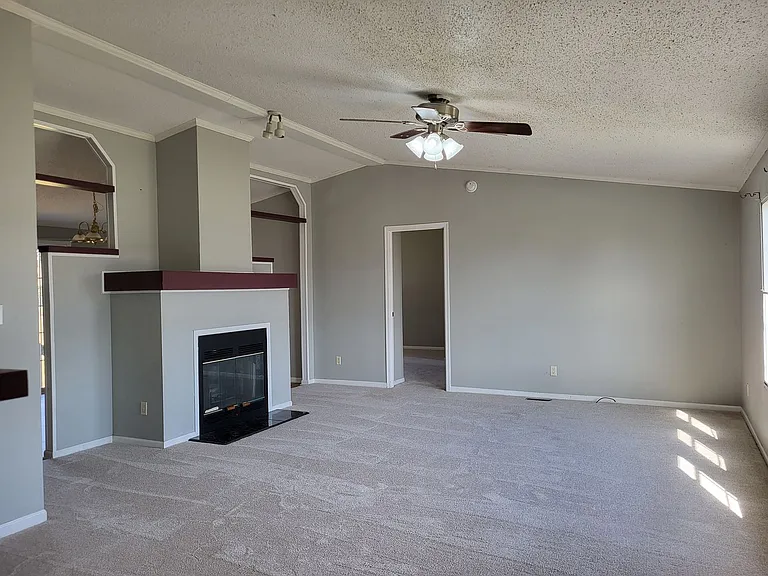 1050 Isenhour Ct — Photo 2