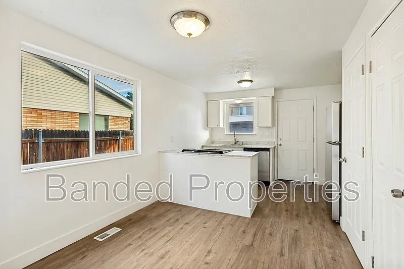 2 bed, 1.0 bath, 792 sqft, $1,695 — Photo 3
