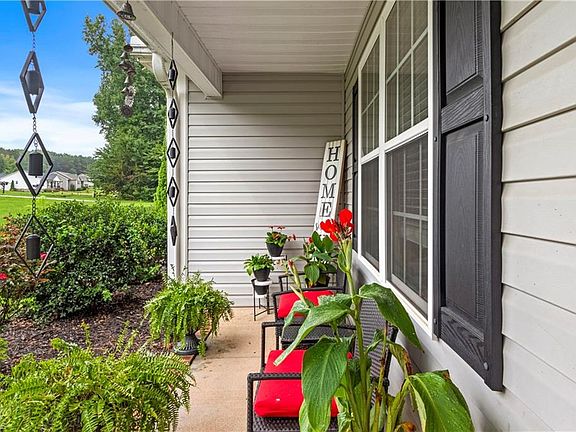 4th image of 325 Twin Creeks Dr