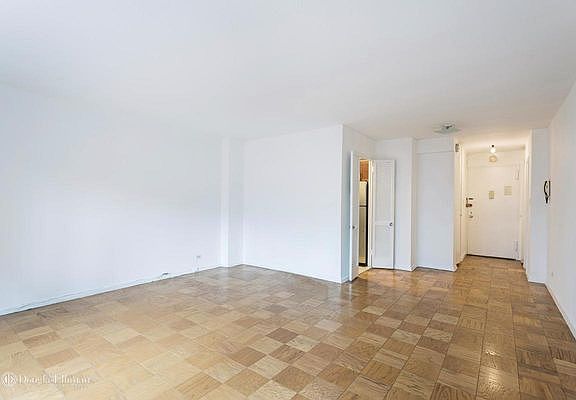 2nd image of 220 E 60th St APT 5G