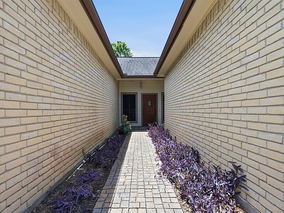 2nd image of 2914 Cottonfield Way