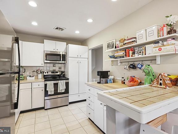 5th image of 1105 Westbriar Ct NE