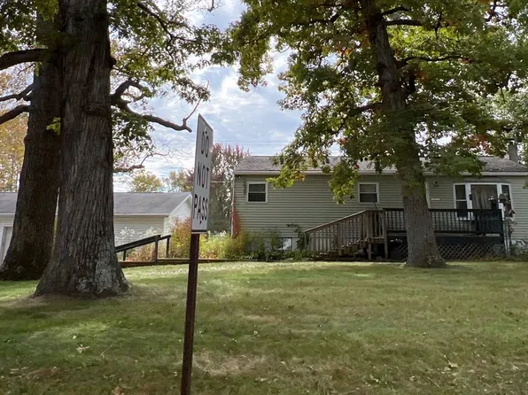 19901 Doyle Rd, Gregory, MI 48137