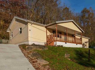 5 Sugarwood Dr, Huntington, WV 25701