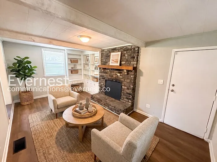 9825 Maple Ln — Photo 3