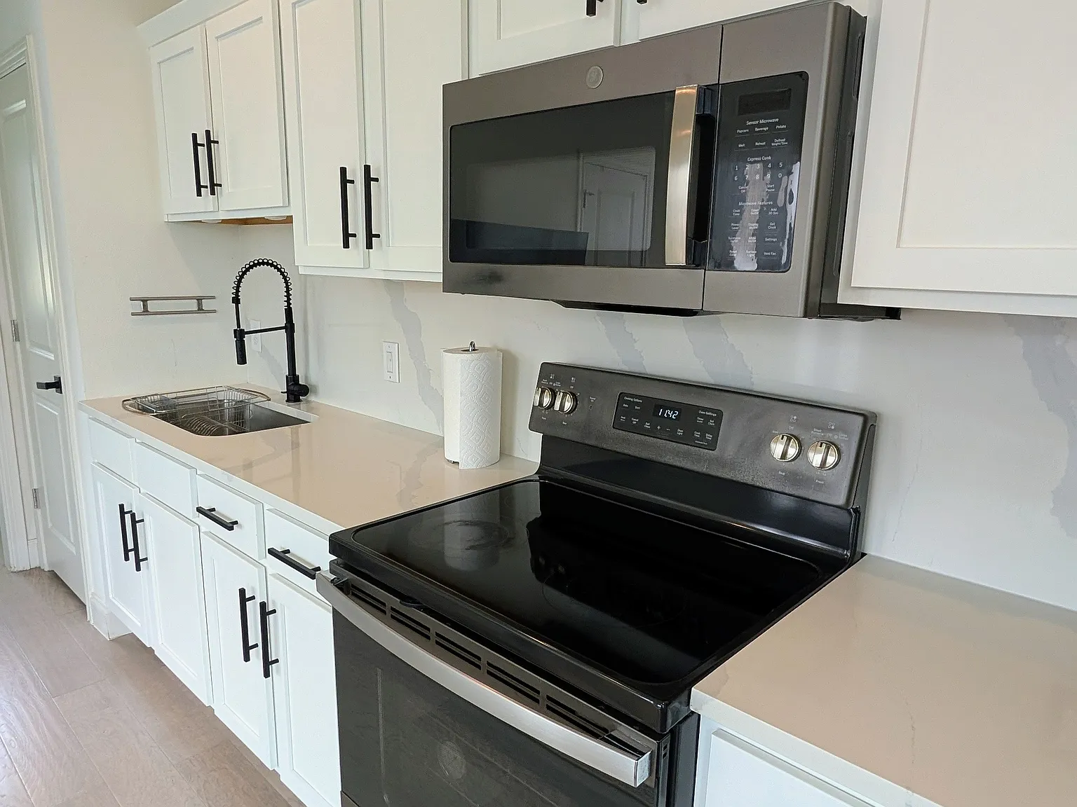 2 bed, 1.5 bath, 732 sqft, $2,950 — Photo 3