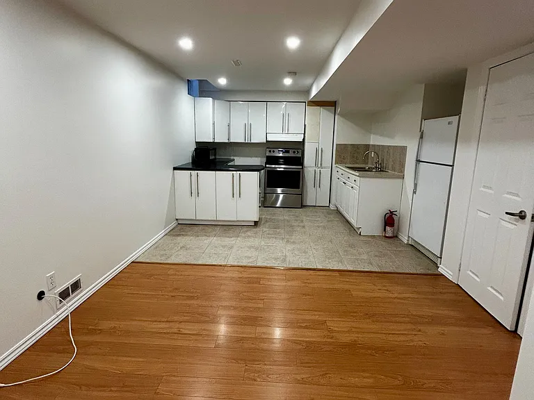 144 Rockwood Cres #BASEMENT — Photo 5