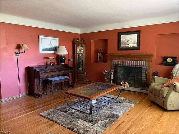 2nd image of 9588 Lindbergh Blvd