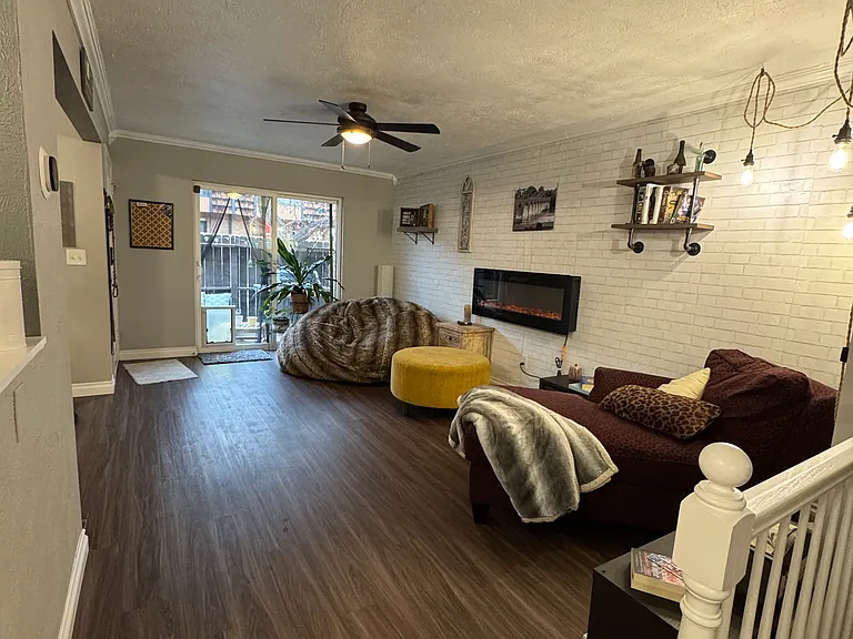 6486 Welch Ct — Photo 1