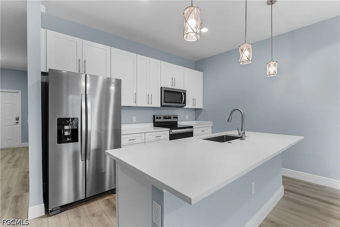 3 bed, 2.0 bath, 2394 sqft, $1,700 — Photo 4