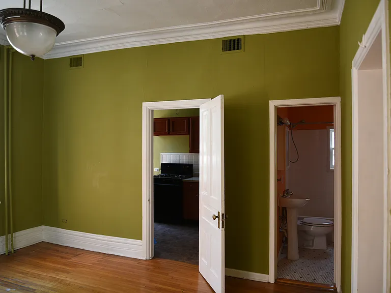 733 W Aldine Ave — Photo 4