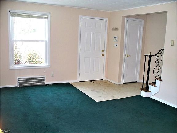 3rd image of 1481 Hall Ct