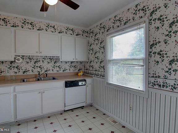 2nd image of 530 Mimosa St