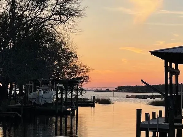 Eagle Point Rd, Ocean Springs, MS 39564