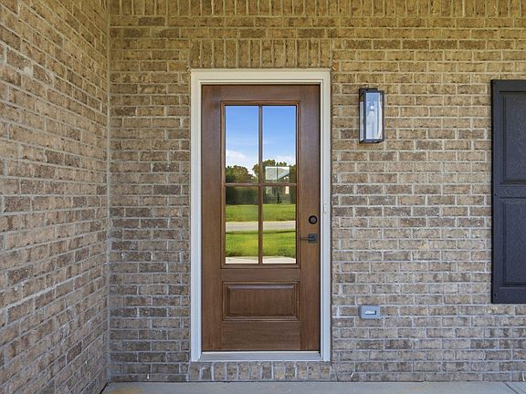 5th image of 611 Comanche Dr