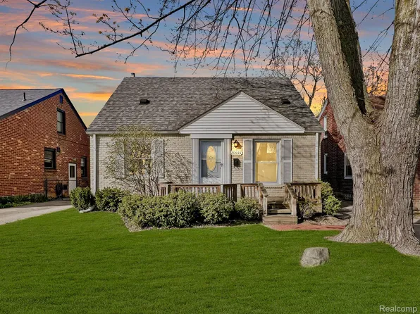 20655 Fleetwood Dr, Harper Woods, MI 48225