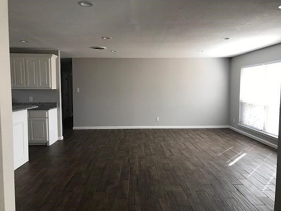 3rd image of 3340 Providence Dr