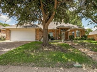 10162 Meadowcrest Dr, Benbrook, TX 76126