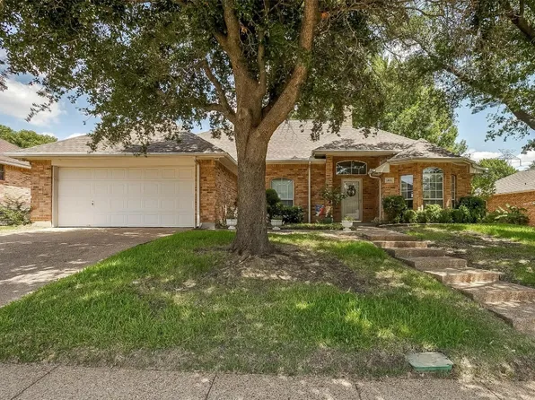 10162 Meadowcrest Dr, Benbrook, TX 76126