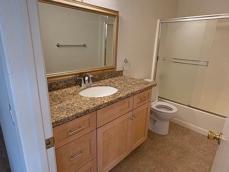 570 Peach St #26 — Photo 10