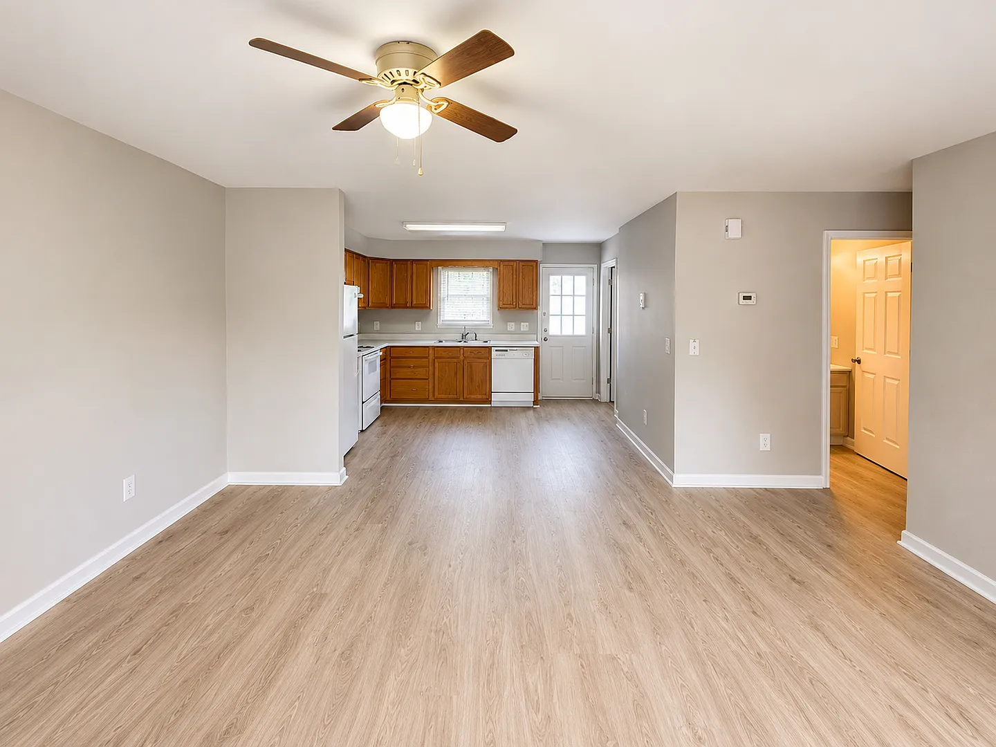 Two bedroom, 1 bath apartment in Burlintgon — Photo 4