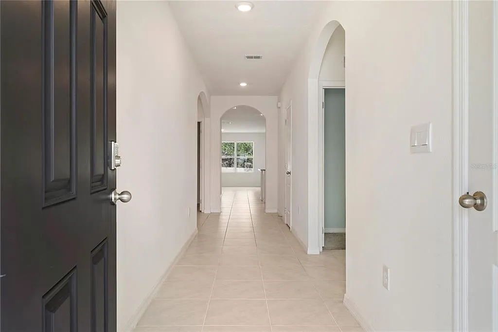 4 bed, 2.0 bath, 1867 sqft, $2,250 — Photo 3