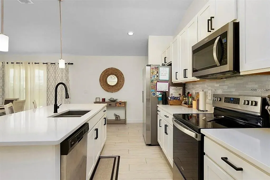 4 bed, 2.0 bath, 1627 sqft, $2,200 — Photo 3
