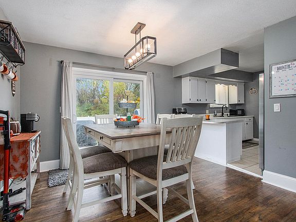 5th image of 15902 Meadowview Dr