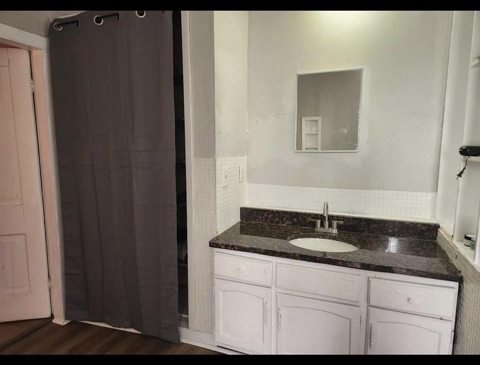 1st image of 518 N Green St #4