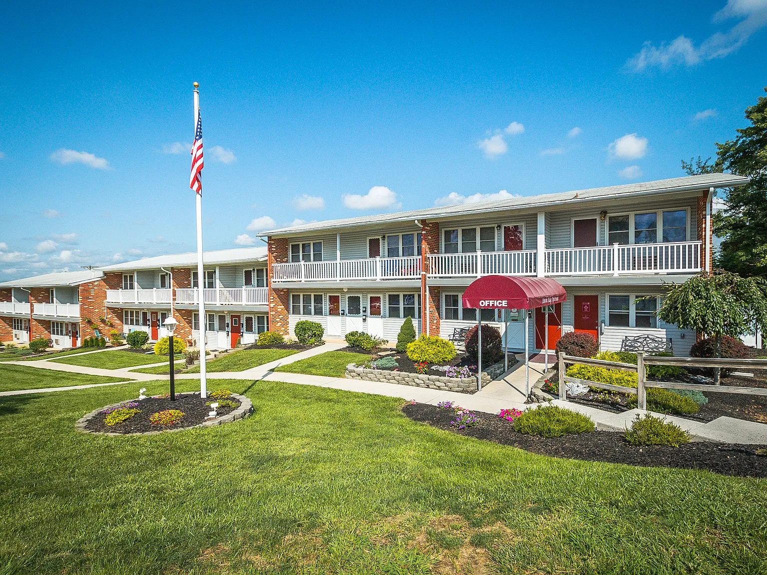 Lincoln Ridge Apartments — Photo 1