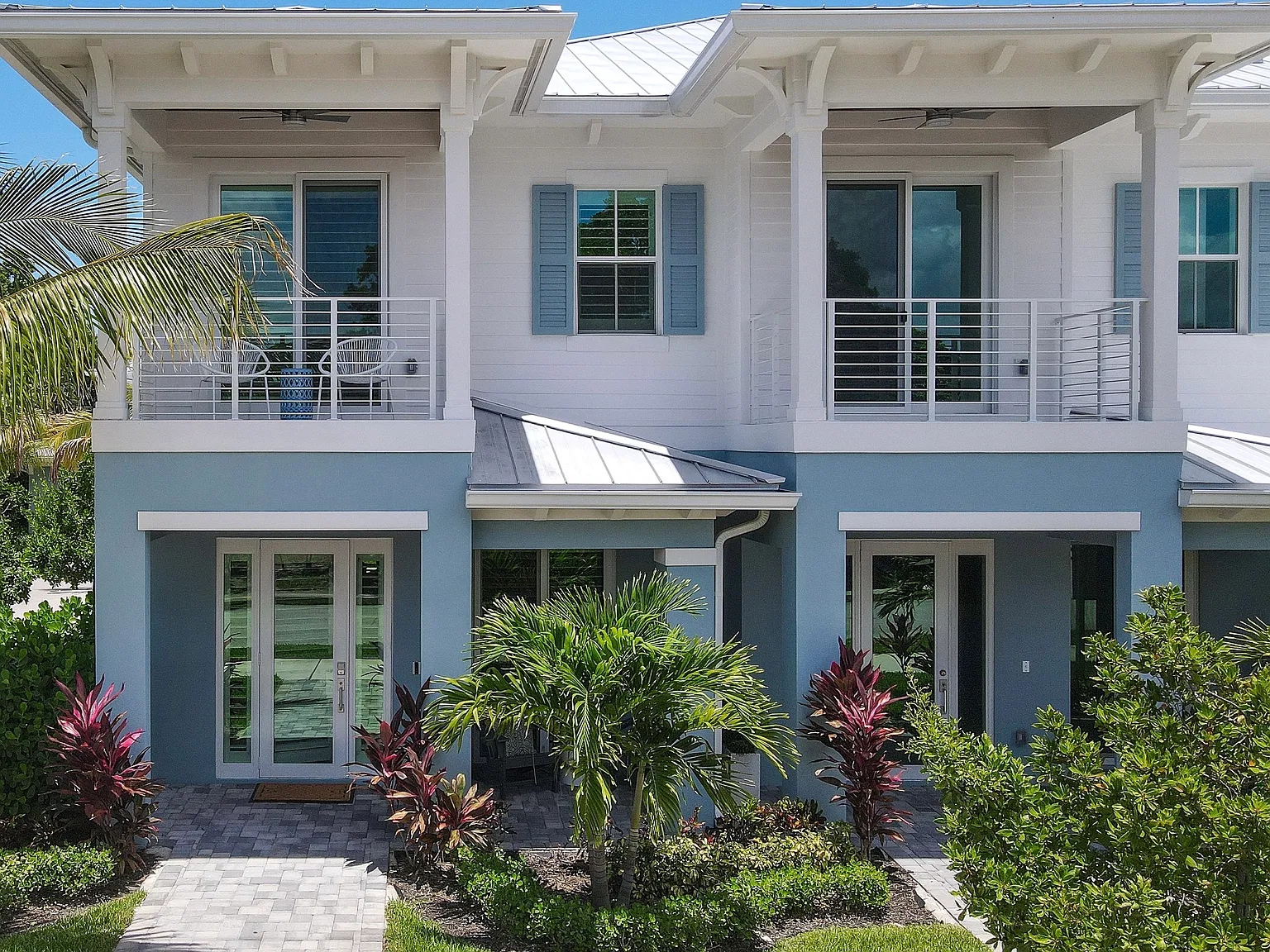 4650 SE Manatee Way — Photo 1