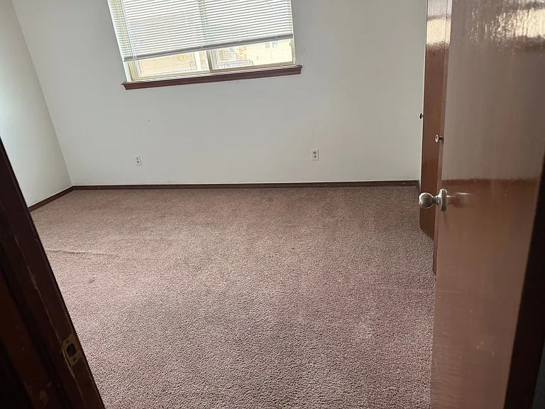 Fox Valley Apartments — Photo 33