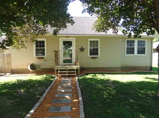 611 4th St, Wellman, IA 52356