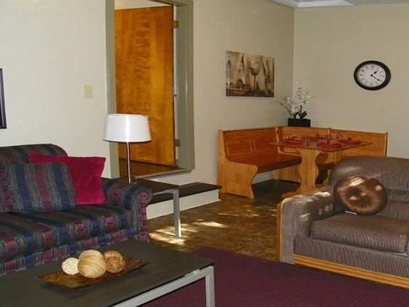 Living Room/Dining Area
