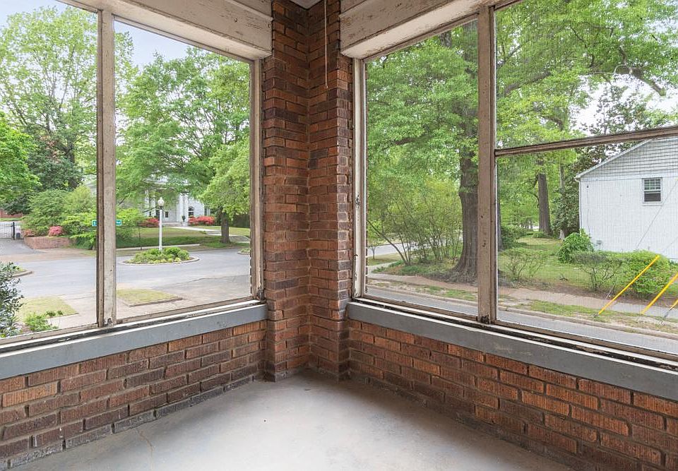 2nd image of 672 S Belvedere Blvd #2