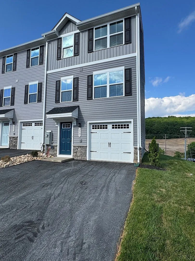Building Photo - 2097 Orchard Ln