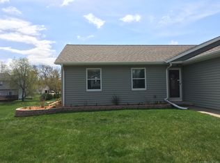 427 Valley View Dr, Poynette, WI 53955