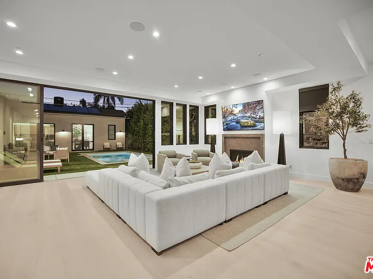 4433 Kraft Ave — Photo 48