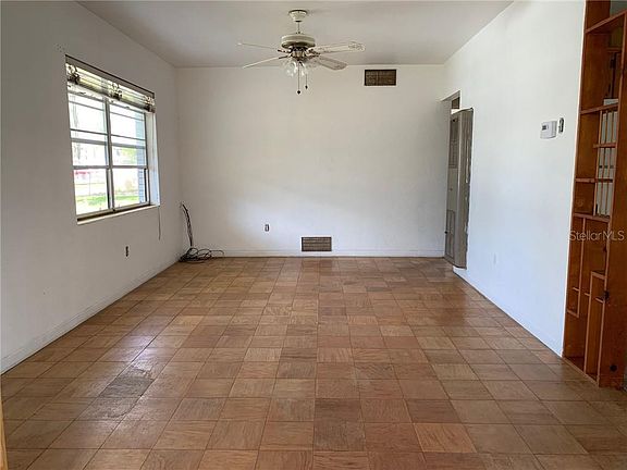 3rd image of 2307 Golfview St