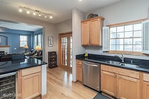 5 bed, 3262 sqft, $3,000 — Photo 3