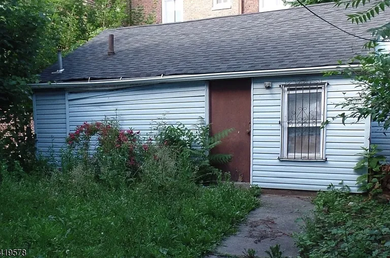 247 Inslee Pl — Photo 1